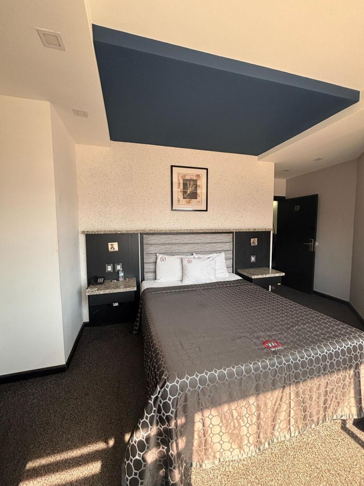 Hotel You Koso Tijuana Bagian luar foto