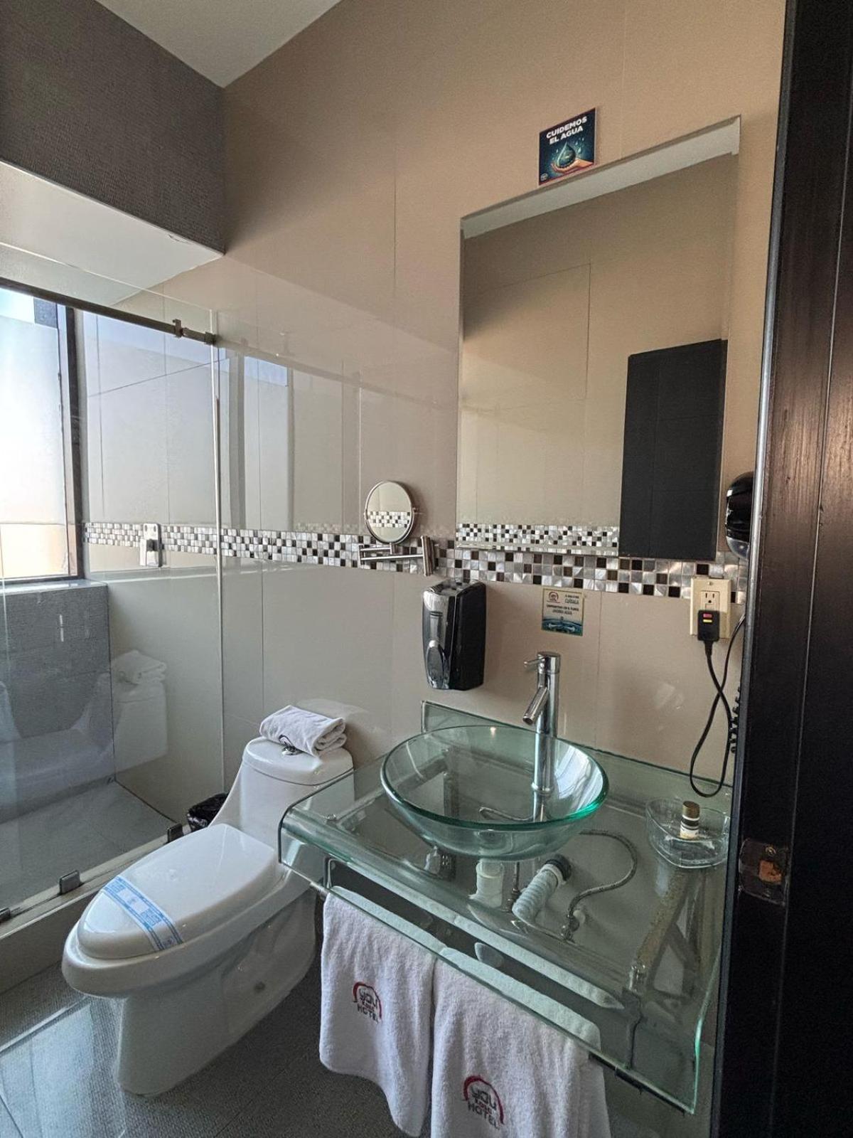 Hotel You Koso Tijuana Bagian luar foto